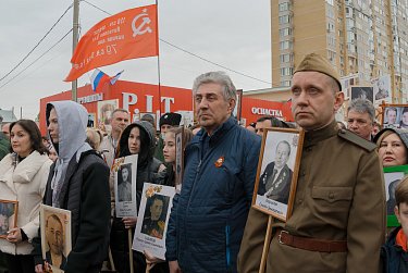 В «Бессмертном полку» прошли десятки тысяч оренбуржцев